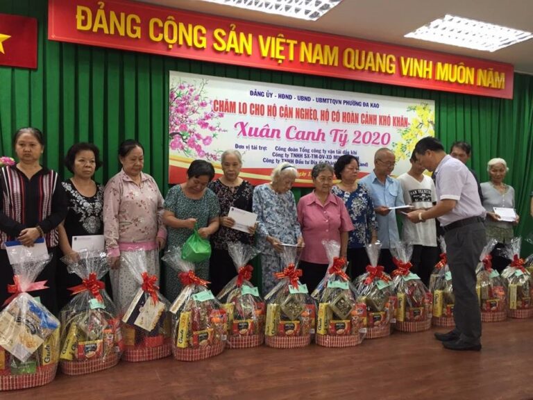 CITYLAND GROUP TẶNG QUÀ TẾT CHO CÁC HỘ GIA ĐÌNH NGHÈO